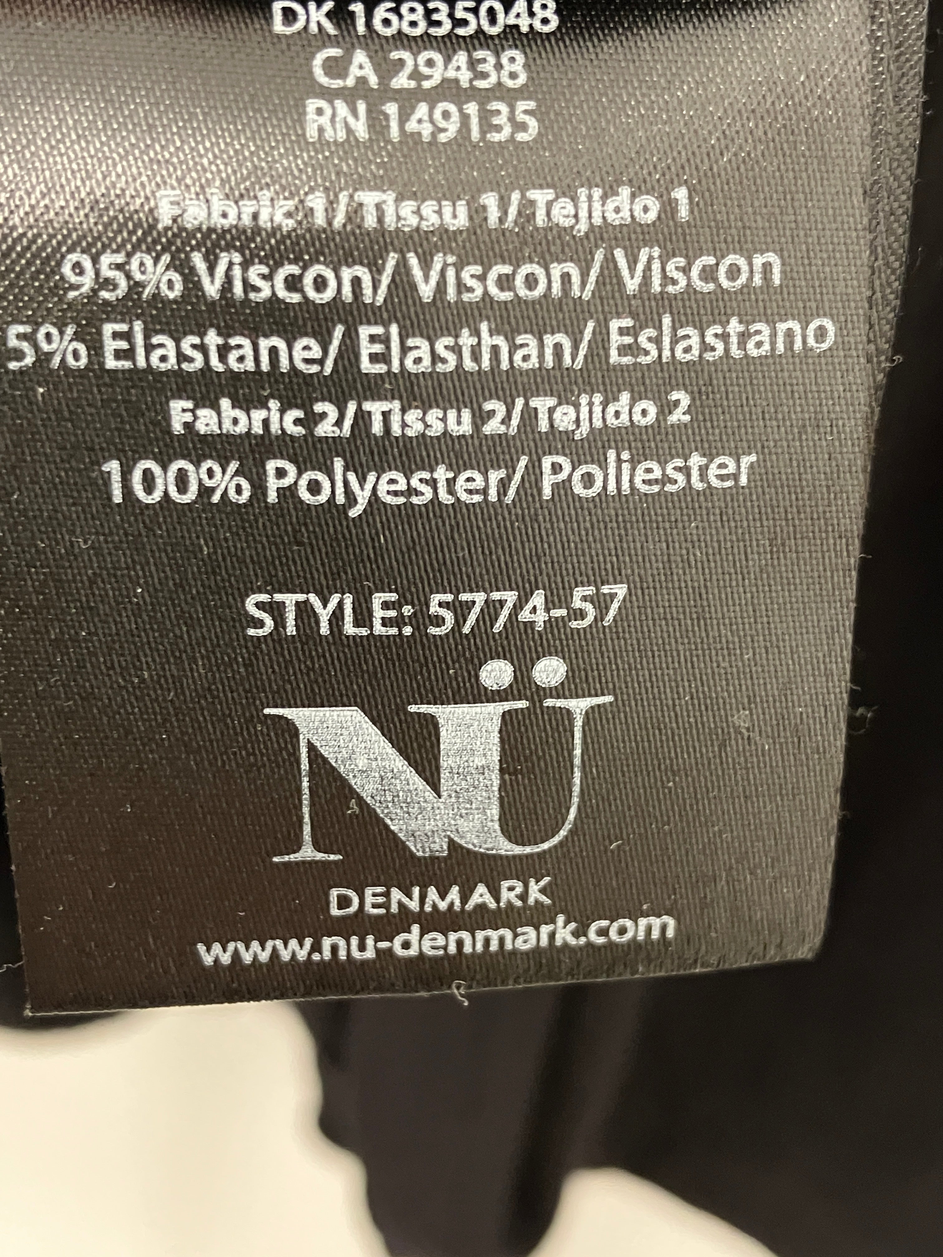 Nû Bluse